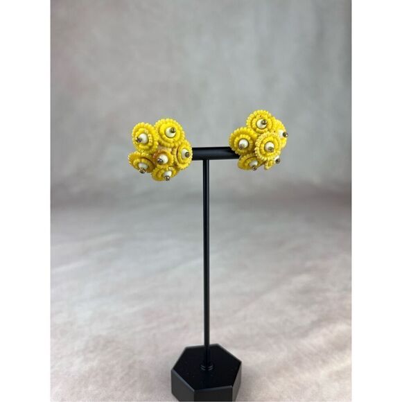 Vintage 1950s 1960s Flower Power Screwback Earrings - Picture 1 of 7